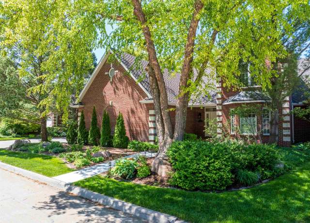 Property at 6427 Lone Tree Dr, Lincoln, NE 68512, 4 beds, 4.5 baths