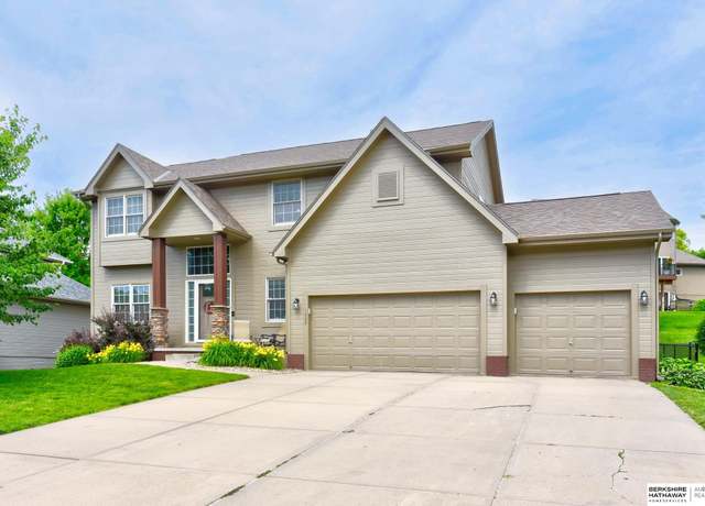 Property at 1622 S 179th St, Omaha, NE 68130, 4 beds, 3 baths