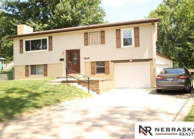 Property at 7505 Susan Ct, La Vista, NE 68128, 3 beds, 1.5 baths