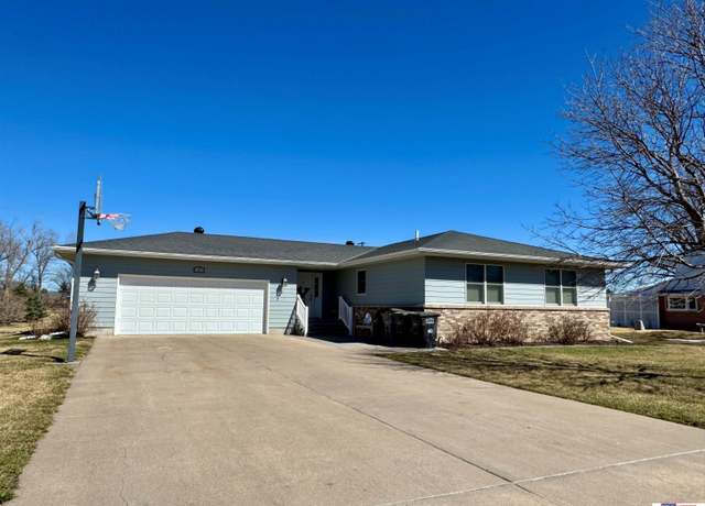 Property at 3 Laurel Ln, York, NE 68467, 4 beds, 3 baths