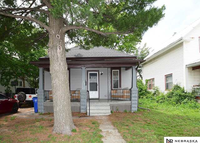 Property at 735 S 21st St, Lincoln, NE 68510, 2 beds, 2 baths