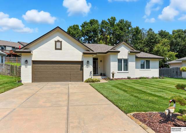 Property at 5114 Timberridge Dr, Papillion, NE 68133, 3 beds, 2 baths