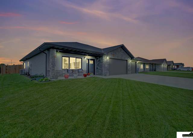 Property at 1946 Eastgate Dr, Crete, NE 68333, 3 beds, 2 baths