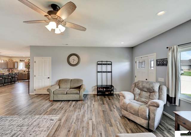Property at 1946 Eastgate Dr, Crete, NE 68333, 3 beds, 2 baths