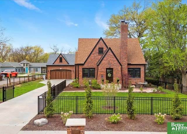Property at 3801 S 40th St, Lincoln, NE 68516, 4 beds, 2.5 baths