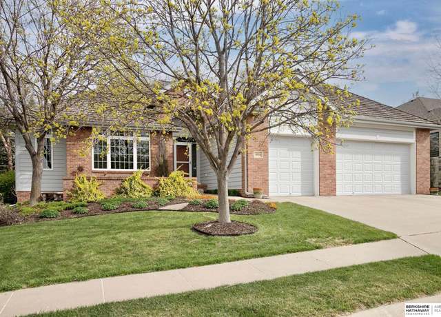 Property at 18926 Pierce Plz, Omaha, NE 68130, 3 beds, 4 baths