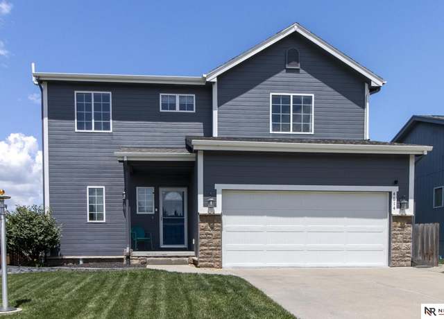 Property at 4614 Clearwater Dr, Papillion, NE 68133, 3 beds, 3 baths