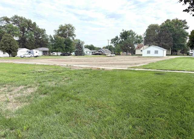 Property at 1033 E St, Geneva, NE 68361
