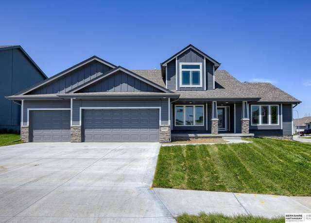 Property at 4302 Chennault St, Bellevue, NE 68123, 4 beds, 4.5 baths