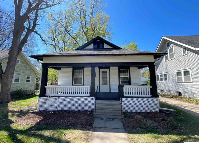 Property at 5411 Walker Ave, Lincoln, NE 68504, 4 beds, 2 baths