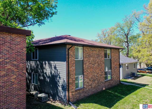 Property at 4915 Walker Ave, Lincoln, NE 68504, 12 beds, 6 baths