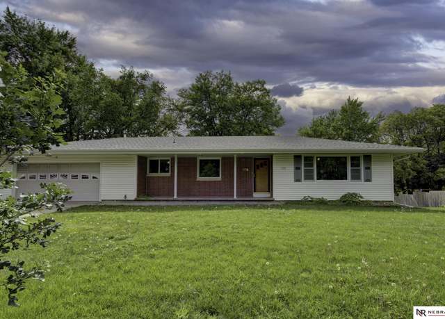 Property at 105 Juniper Ave, Crete, NE 68333, 3 beds, 2.5 baths