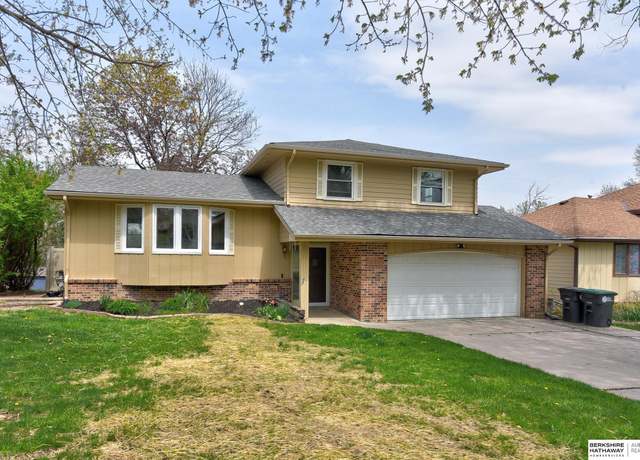 Property at 14812 L St, Omaha, NE 68137, 3 beds, 2.5 baths