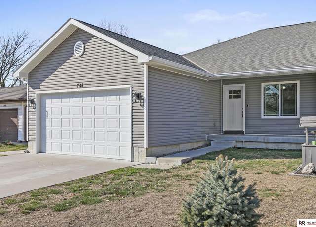 Property at 7134 Platte Ave, Lincoln, NE 68507, 5 beds, 3 baths