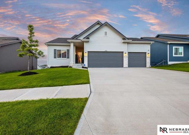 Property at 16922 Nebraska Ave, Omaha, NE 68116, 4 beds, 3 baths