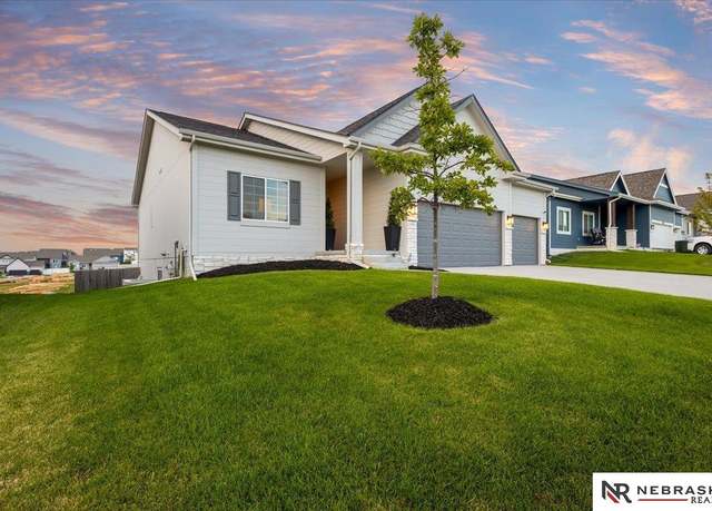 Property at 16922 Nebraska Ave, Omaha, NE 68116, 4 beds, 3 baths