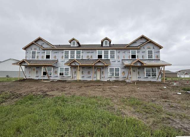 Property at 4703 E 21st Ave, Fremont, NE 68025, 3 beds, 2.5 baths