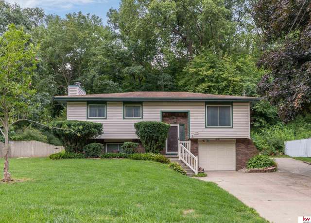 Property at 329 Delong Ave, Council Bluffs, IA 51503, 3 beds, 2 baths