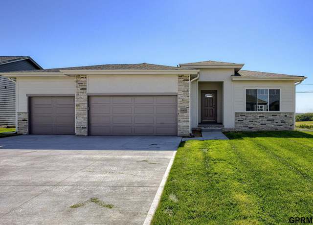 Property at 11403 N 169 St, Bennington, NE 68007, 4 beds, 3 baths