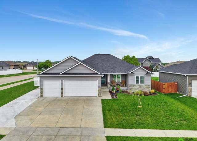Property at 1214 Birchwood Dr, Hickman, NE 68372, 5 beds, 3 baths