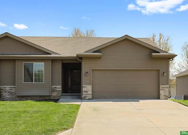 Property at 3028 Lakeside Dr, Plattsmouth, NE 68048, 2 beds, 2.5 baths