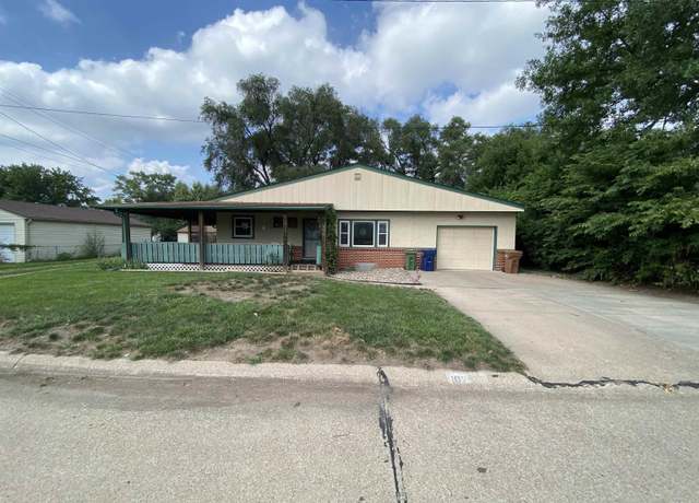 Property at 102 W 28 Ave, Bellevue, NE 68005, 3 beds, 2 baths