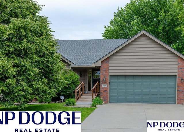 Property at 611 Diamond Ln, Papillion, NE 68133, 4 beds, 3 baths
