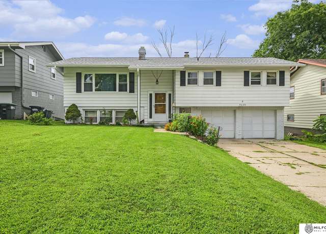 Property at 5029 Arbor Cir, Omaha, NE 68106, 3 beds, 2.5 baths