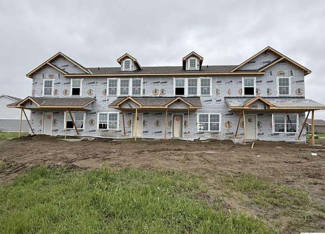 Property at 4697 E 21st Ave, Fremont, NE 68025, 3 beds, 2.5 baths