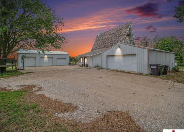 Property at 6101 Stagecoach Rd, Hickman, NE 68372, 4 beds, 2.5 baths