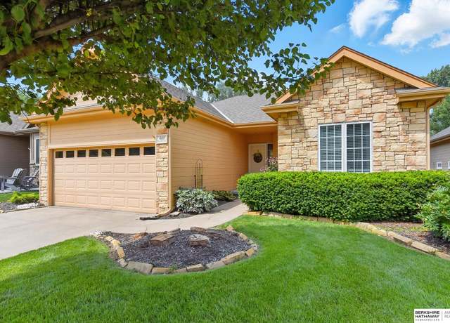 Property at 408 S 197th St, Omaha, NE 68022, 3 beds, 3 baths