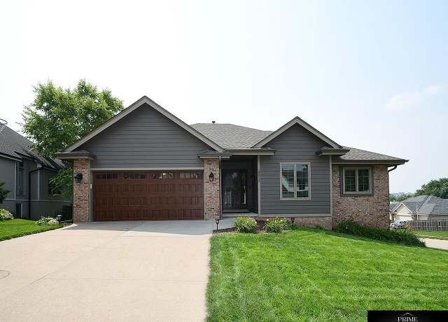 Property at 16517 Taylor St, Omaha, NE 68116, 5 beds, 3 baths