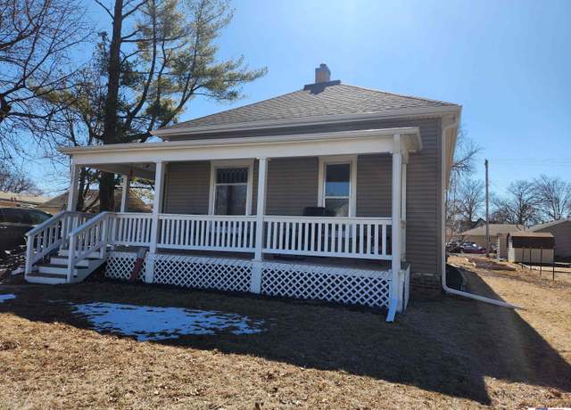 Property at 1307 High St, Beatrice, NE 68310, 3 beds, 1 bath