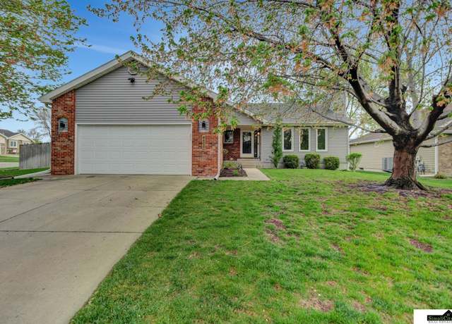 Property at 4600 Faulkner Ct, Lincoln, NE 68516, 4 beds, 3 baths