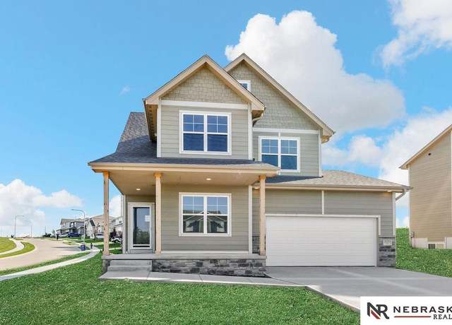 Property at 21553 I St, Elkhorn, NE 68022, 3 beds, 2.5 baths