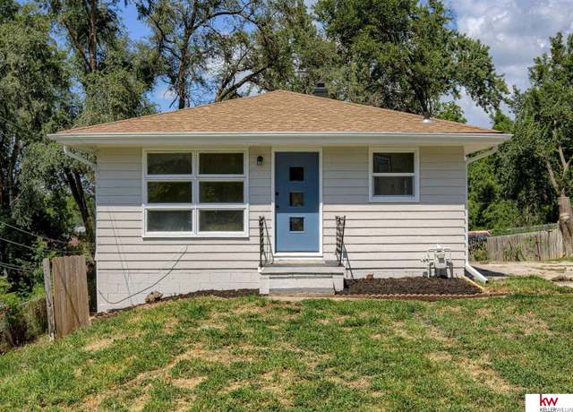 Property at 3304 Redick Ave, Omaha, NE 68112, 4 beds, 2 baths