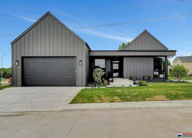 Property at 8440 Birkett Dr, Lincoln, NE 68526, 4 beds, 3 baths