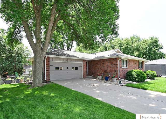 Property at 5827 Skylark Ln, Lincoln, NE 68516, 3 beds, 3 baths