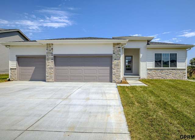 Property at 11003 N 169 St, Bennington, NE 68007, 4 beds, 3 baths
