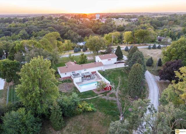 Property at 10919 N 69 St, Omaha, NE 68152-1433, 3 beds, 3 baths