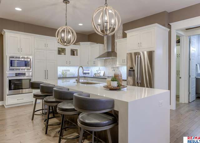 Property at 21114 Cedar St, Omaha, NE 68022, 5 beds, 3.5 baths