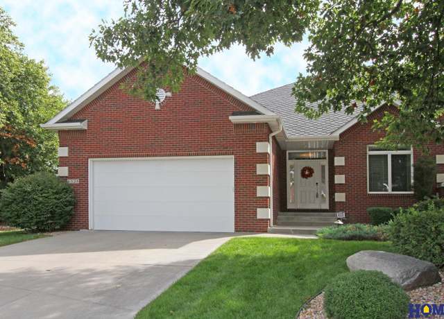 Property at 6528 Lone Tree Dr, Lincoln, NE 68512, 3 beds, 3 baths