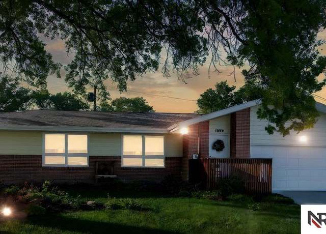 Property at 1828 William Dr, Beatrice, NE 68310, 4 beds, 2 baths