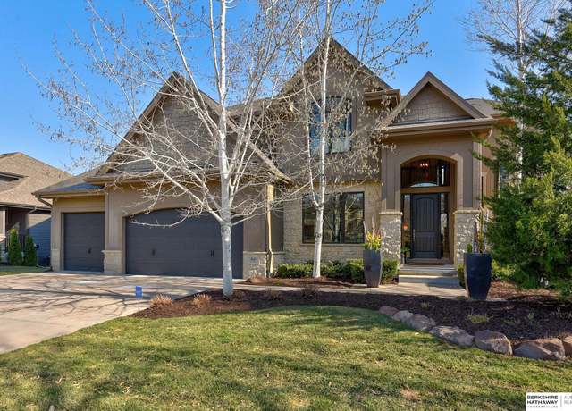 Property at 18470 Vinton St, Omaha, NE 68130, 4 beds, 4.5 baths