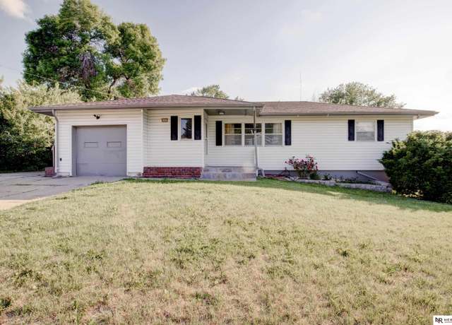 Property at 6205 Nebraska Ave, Omaha, NE 68104, 3 beds, 2 baths