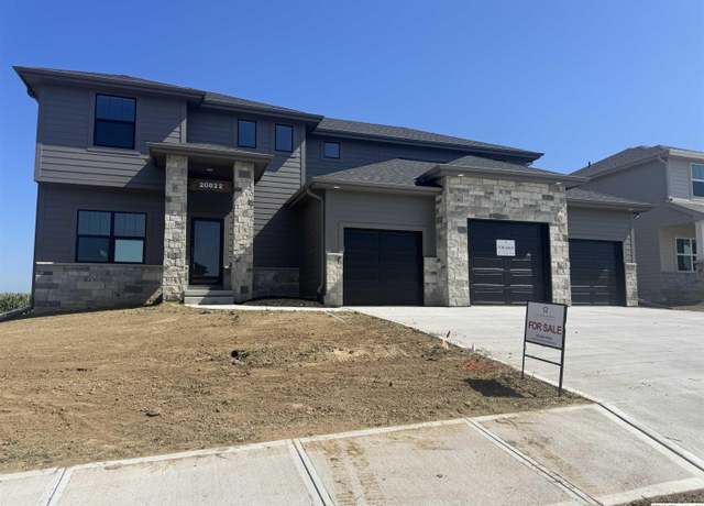 Property at 20822 Vernon Ave, Elkhorn, NE 68022, 5 beds, 2.5 baths