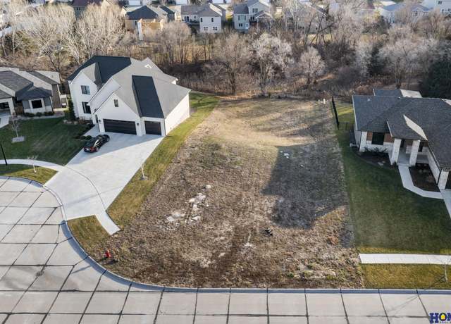 Property at 8833 Grey Hawk Ct, Lincoln, NE 68526