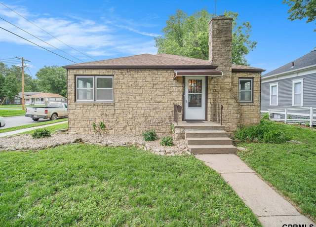 Property at 2793 E Street St, Lincoln, NE 68510, 3 beds, 1 bath