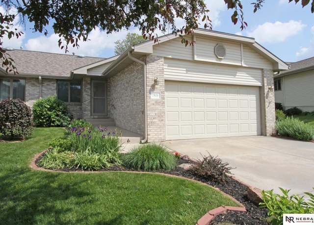 Property at 7828 Stonewall Ct, Lincoln, NE 68506, 3 beds, 3 baths