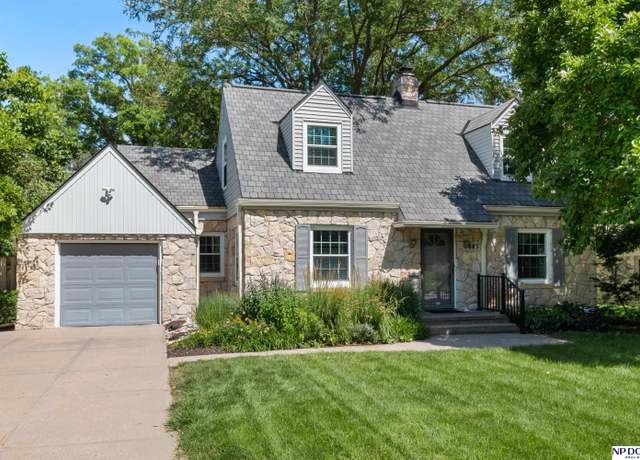 Property at 443 N 61st St, Omaha, NE 68132, 2 beds, 2.5 baths
